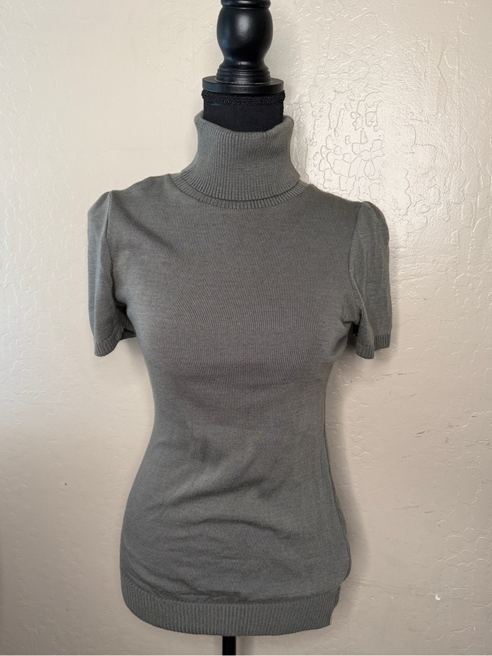 Forever 21 Gray Short-Sleeve Turtleneck Sweater